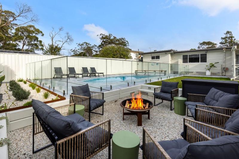 Samphire House - Fireplace with Heated Swimming Pool - image 47