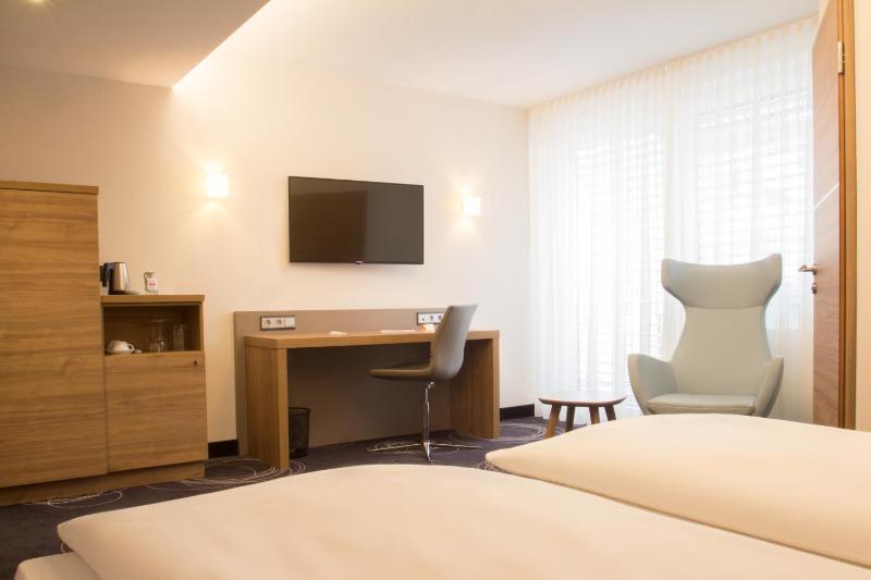 Standard Double Room image 4