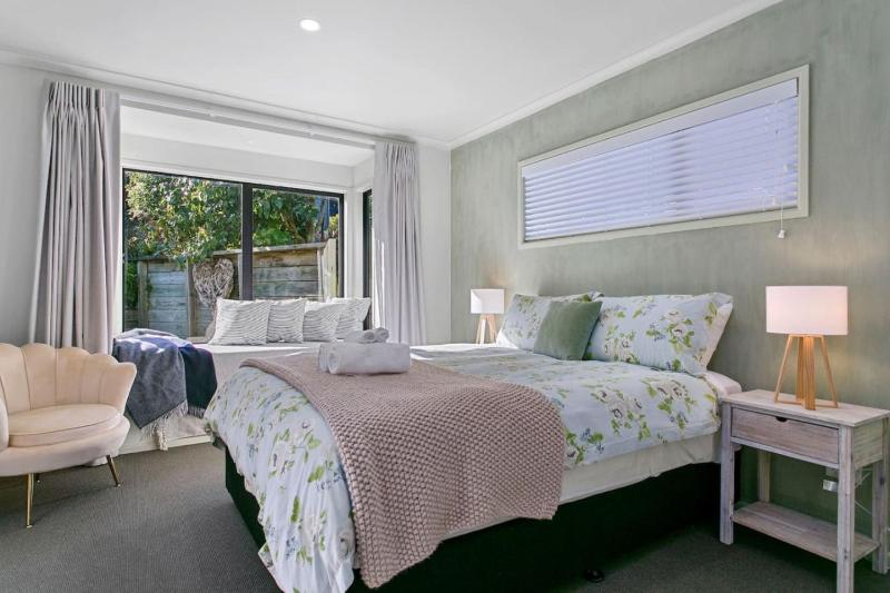 Shepherds Retreat - Cozy Group Stay With Air Con and Outdoor Dining - image 34