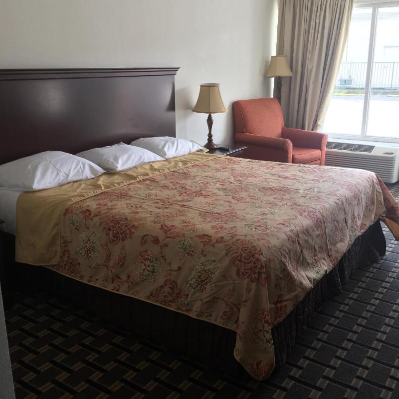 Premium King Room image 3
