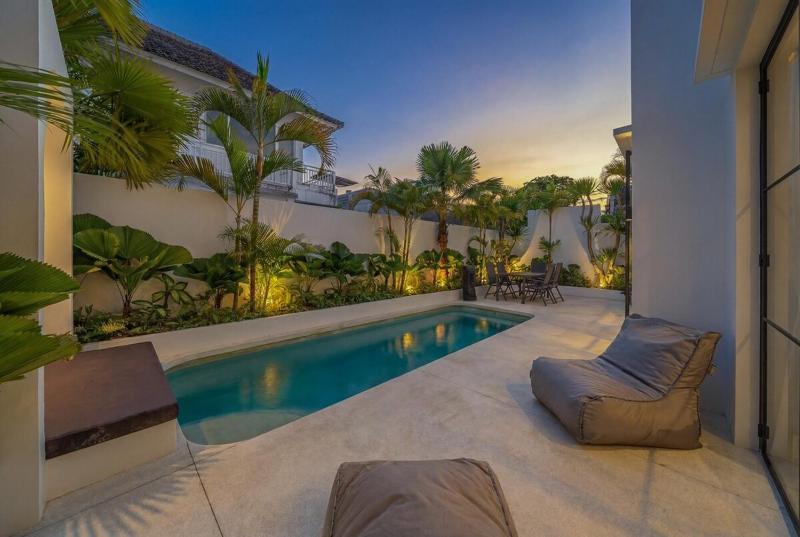 Luxe at Umalas - Tropical 3BR Villa in the Heart of Umalas - image 13