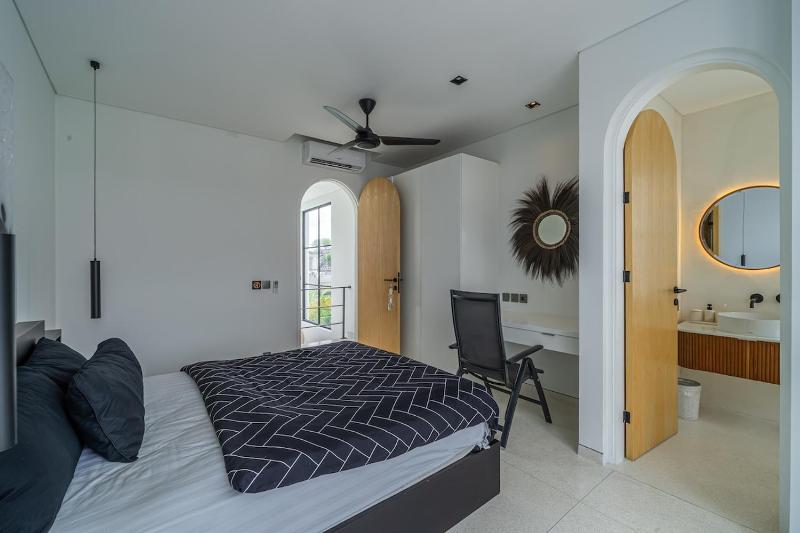 Luxe at Umalas - Tropical 3BR Villa in the Heart of Umalas - image 30