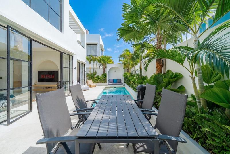 Luxe at Umalas - Tropical 3BR Villa in the Heart of Umalas - image 36