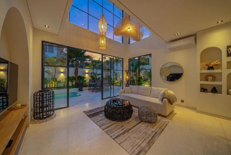 Luxe at Umalas - Tropical 3BR Villa in the Heart of Umalas - image 23