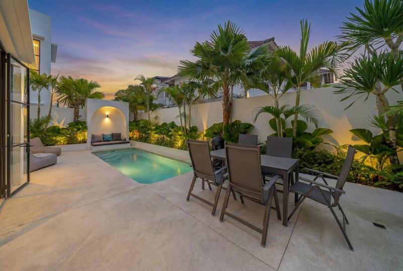 Luxe at Umalas - Tropical 3BR Villa in the Heart of Umalas - image 10