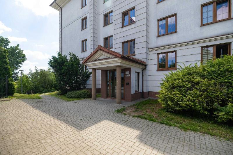 Przestronne Apartamenty Rodzinne z Miejscem do Pracy Zdalnej by Noclegi Renters - image 29