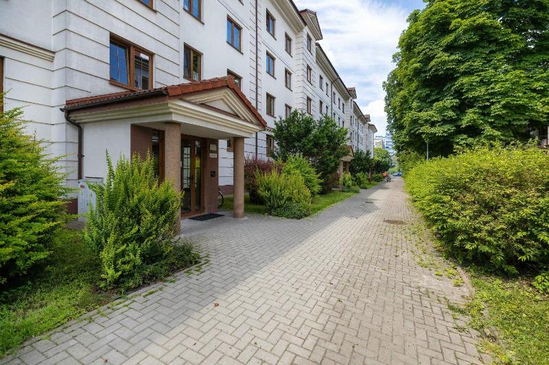 Przestronne Apartamenty Rodzinne z Miejscem do Pracy Zdalnej by Noclegi Renters - image 34