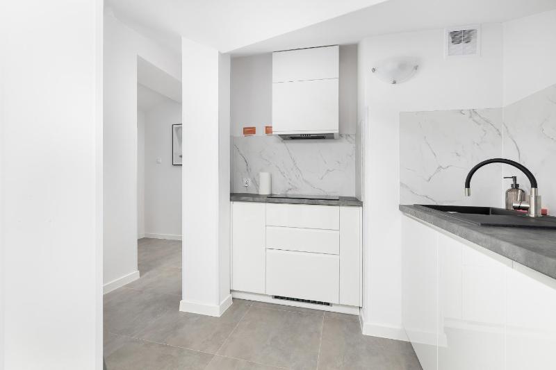 Przestronne Apartamenty Rodzinne z Miejscem do Pracy Zdalnej by Noclegi Renters - image 27