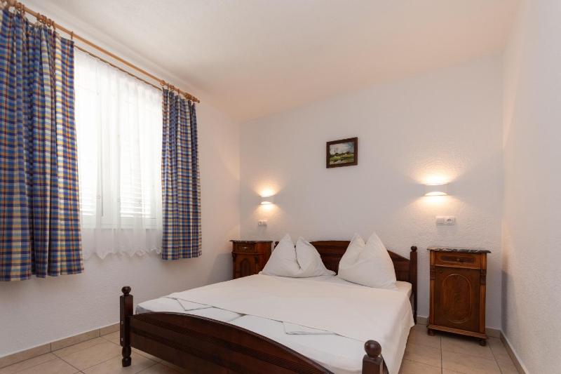 Apartments Antique Ivo - image 42