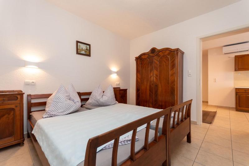 Apartments Antique Ivo - image 32