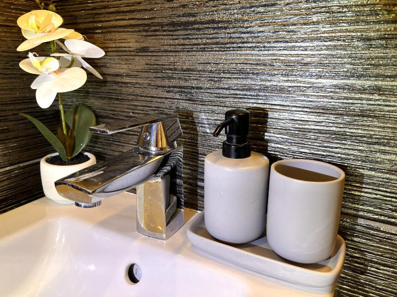 Elite Residence - Modern 2BR - Sleeps 6 - FREE Parking - image 14