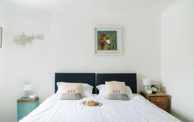 Frobisher Apartments - image 20
