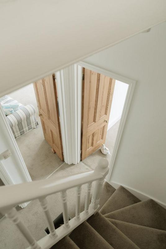 Frobisher Apartments - image 17
