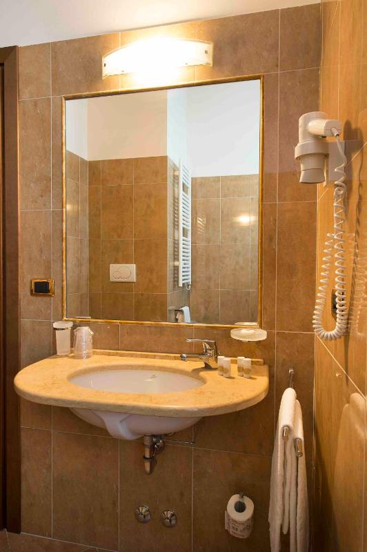 Single Room with Garden View image 2