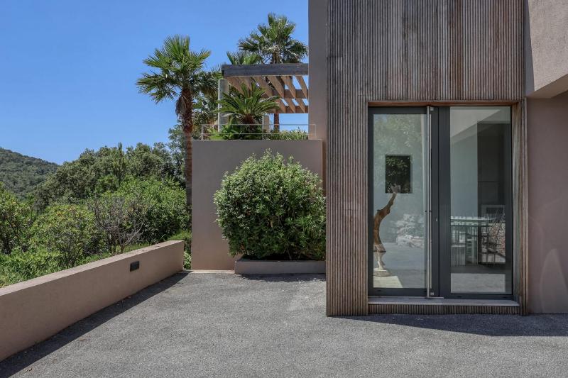 Maison d'architecte vue mer à Grimaud - image 21