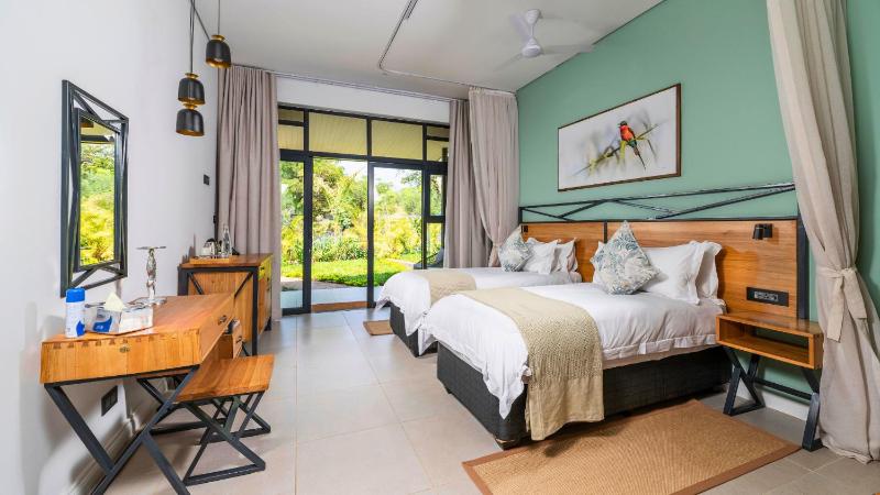 Waterfalls Lodge - image 2