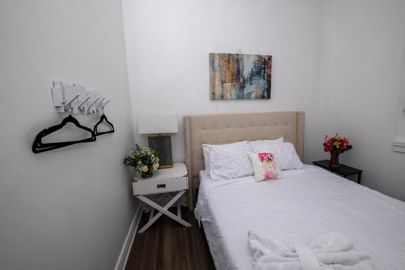 5 BR - Sleeps 10! Best Location next to French Quarter! - image 10