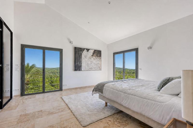 Maison d'architecte vue mer à Grimaud - image 14
