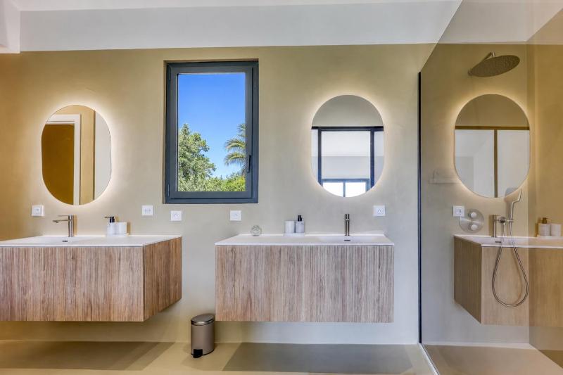 Maison d'architecte vue mer à Grimaud - image 18