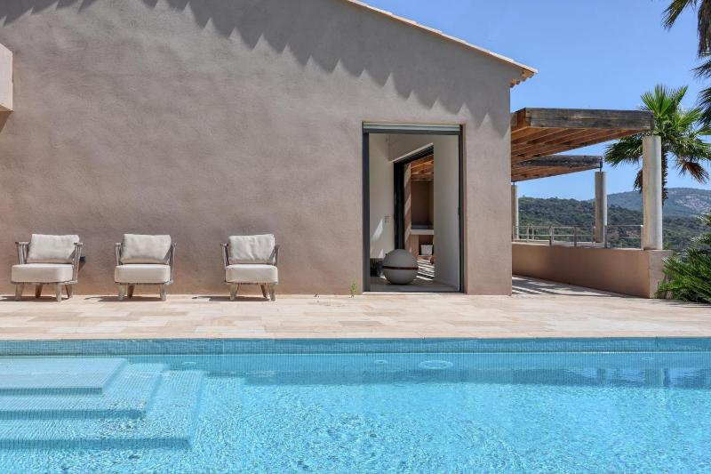 Maison d'architecte vue mer à Grimaud - image 24