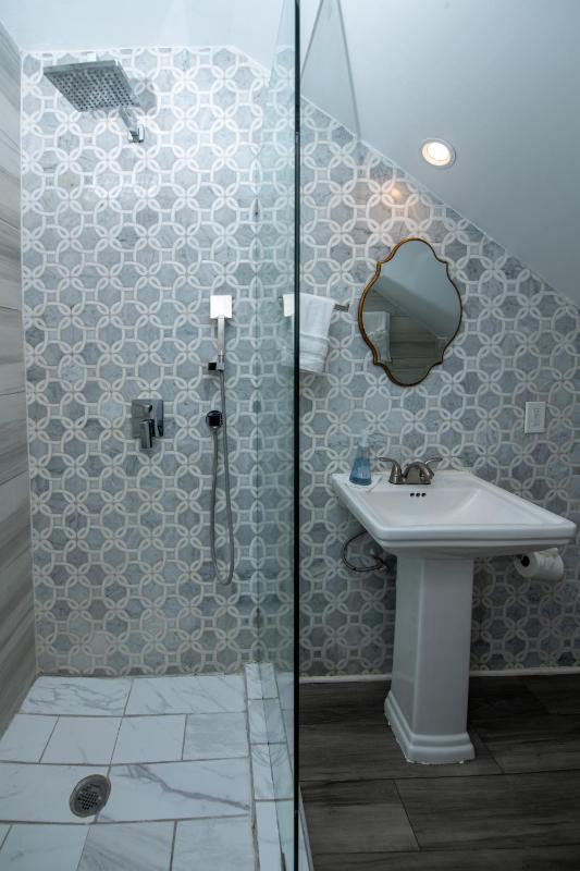 5 BR - Sleeps 10! Best Location next to French Quarter! - image 5