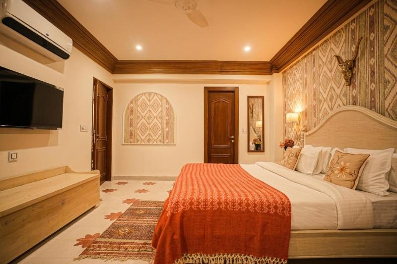 Minimalist Apartment In Aloha 2 BHK Luxury Ganga View - For Cool Adults & Family Only - image 6