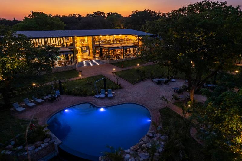Waterfalls Lodge - image 15