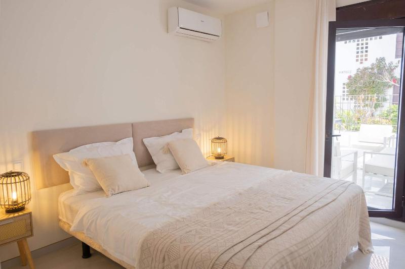 Puerto Banús 3BR Apartment Walk to Beach and Marina - image 28