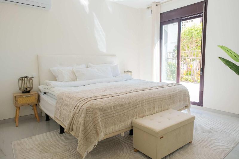 Puerto Banús 3BR Apartment Walk to Beach and Marina - image 14