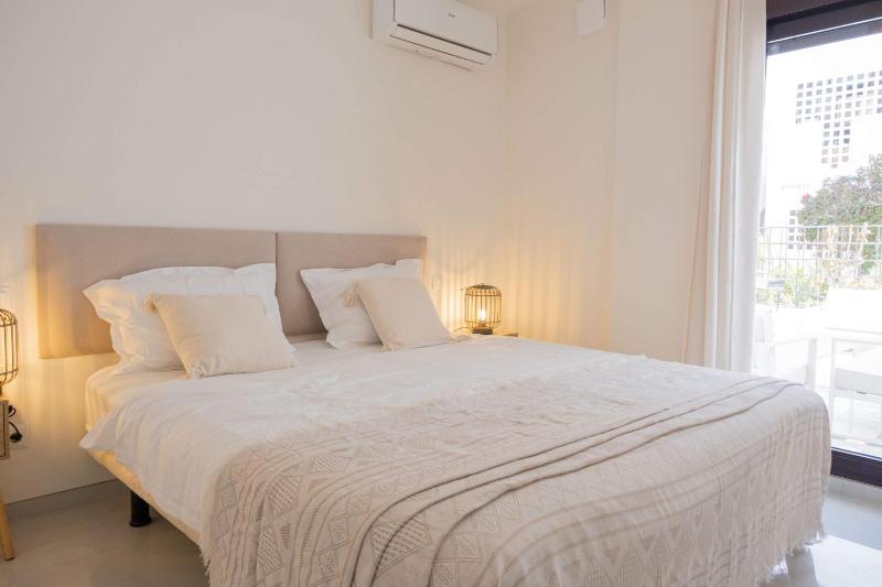 Puerto Banús 3BR Apartment Walk to Beach and Marina - image 21