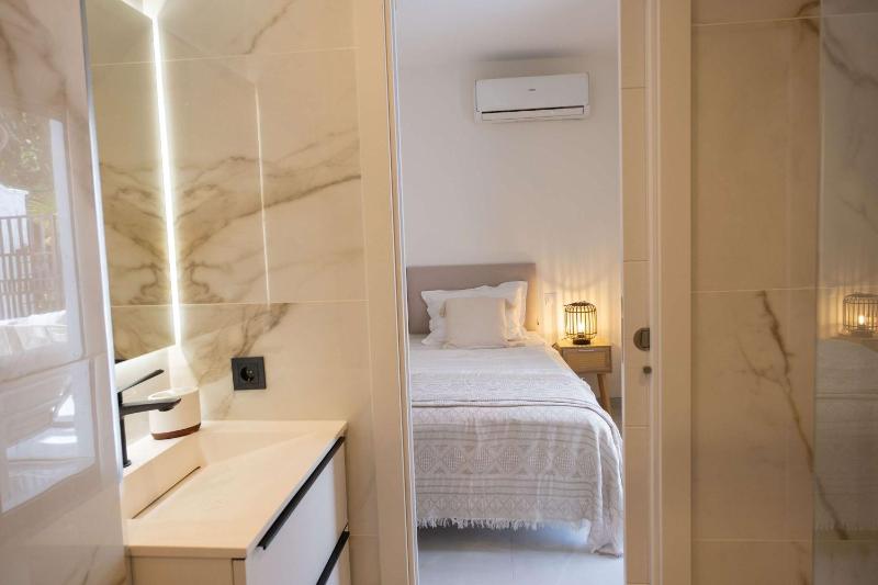 Puerto Banús 3BR Apartment Walk to Beach and Marina - image 20