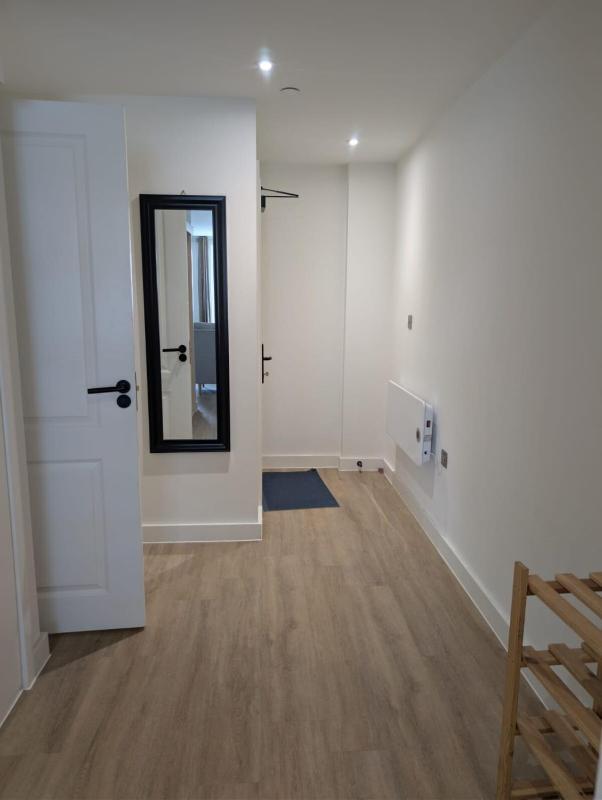 Modern 1 Bed Apartment-Central Leeds Near Arena - image 14