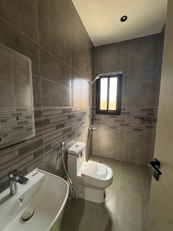 Cozy 1BR Apartment with balcony & Free parking - image 5