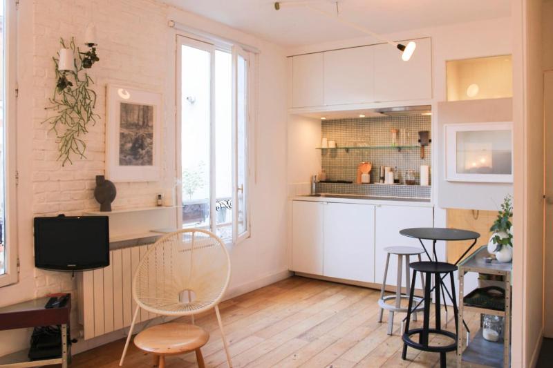Charming studio with courtyard near Père-Lachaise - image 6