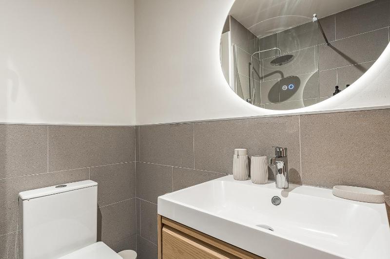 Camp Nou Grand Apartment - image 12