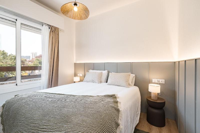 Barcelona Stadium Prestige Apartment - image 9