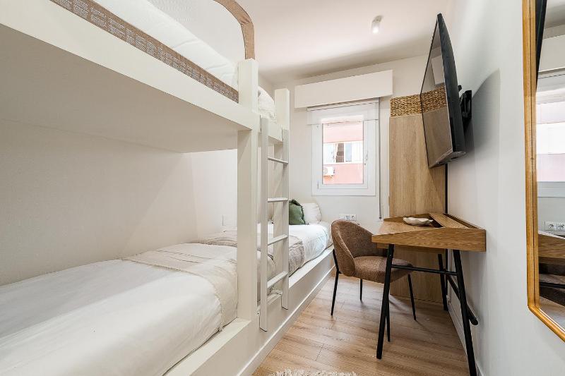Barcelona Stadium Prestige Apartment - image 12