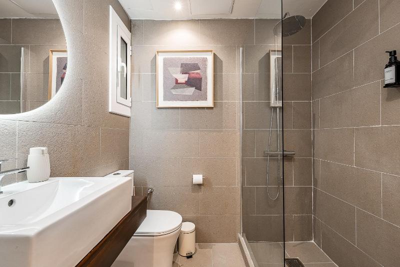 Barcelona Stadium Prestige Apartment - image 10