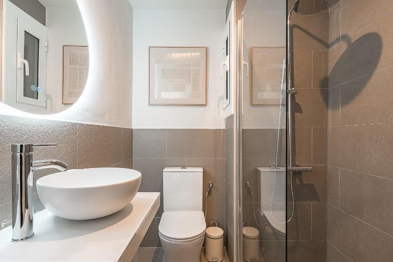 Barcelona Stadium Prestige Apartment - image 6