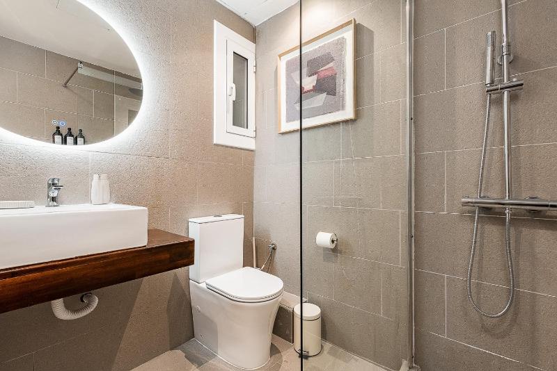 Barcelona Stadium Prestige Apartment - image 5