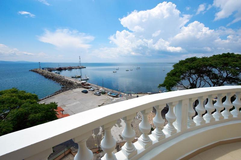 Deluxe Suite with Sea View image 1