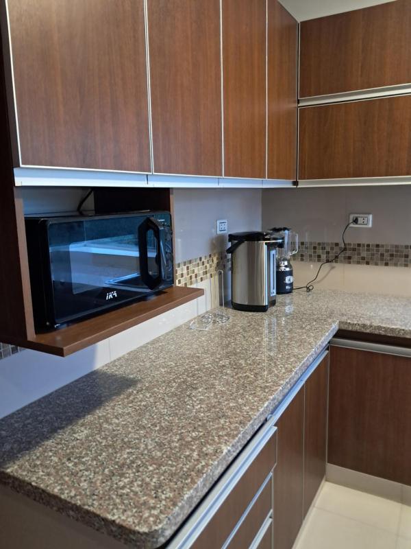 Apartamento de 1 dormitorio en zona cercana a FEXPOCRUZ con sala coworking - solo parejas - image 9