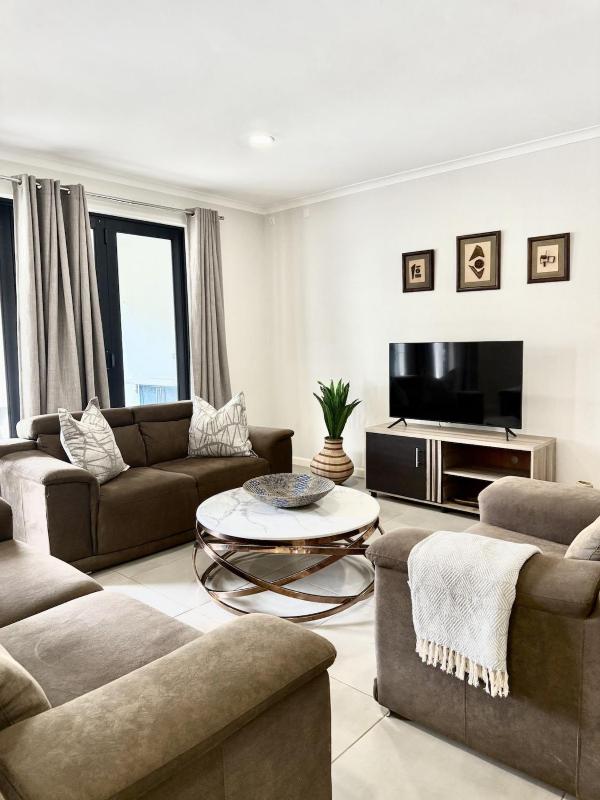 Duplex 3 Bed Townhouse with pool in Victoria Falls - image 13