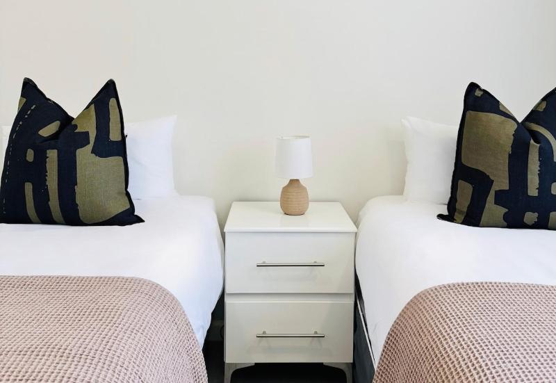 Modern 2-Bed Apartment In Victoria Falls Estate - image 12