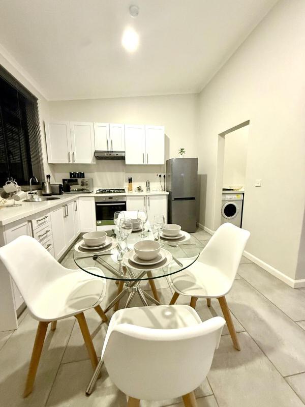 Modern 2-Bed Apartment In Victoria Falls Estate - image 10