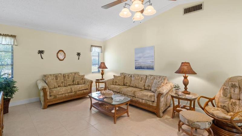 Paula's Palm Paradise - image 4