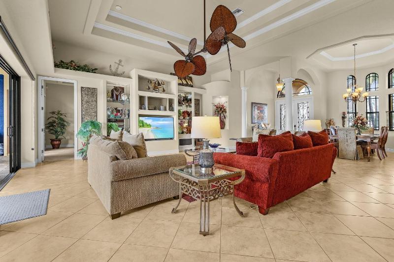 Majestic by the Yacht Club - image 29