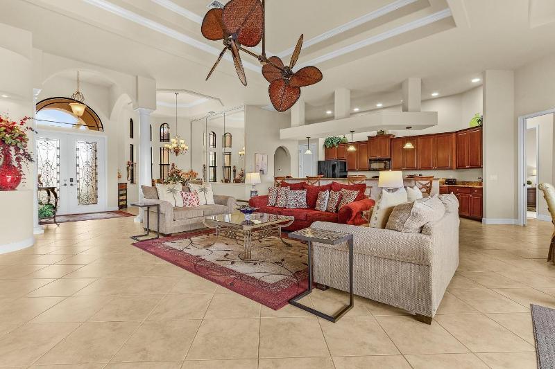 Majestic by the Yacht Club - image 34