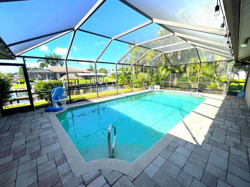 Sunset Palms Dockside Retreat - image 8