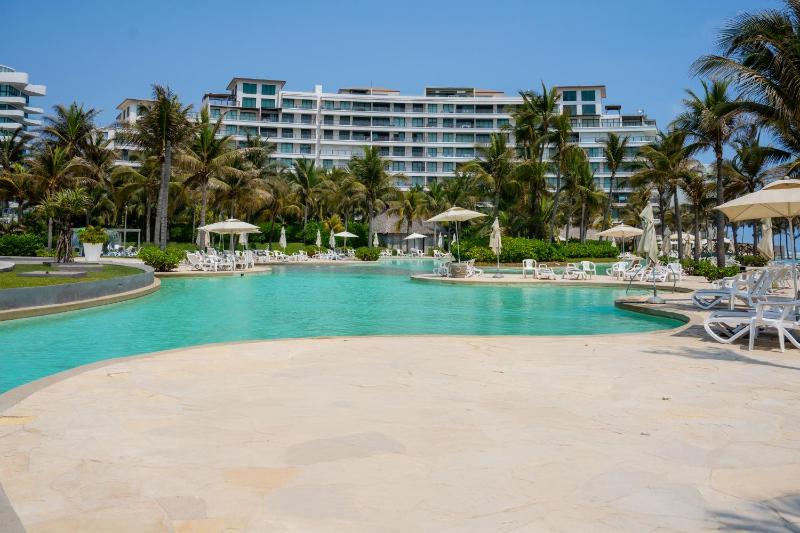 Family Apartment Beach & Pool in Acapulco 4 BR - image 10